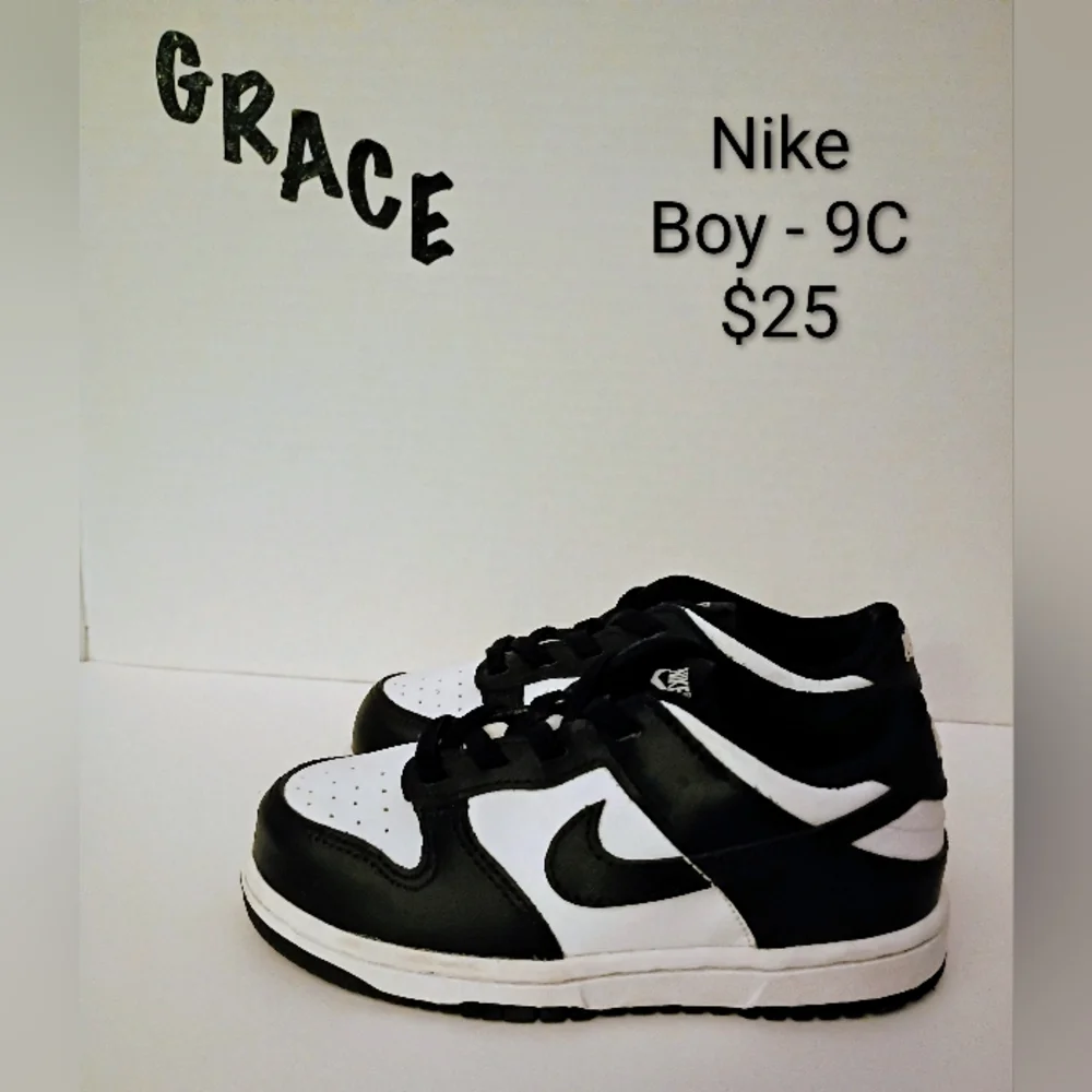 Nike Kids Black and White Low-Top Sneakers - Boy 9C - Picture 1 of 1